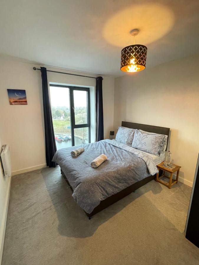 Balcony Marina Apartment With City Skyline Views - Free Secure Parking แมนเชสเตอร์ ภายนอก รูปภาพ