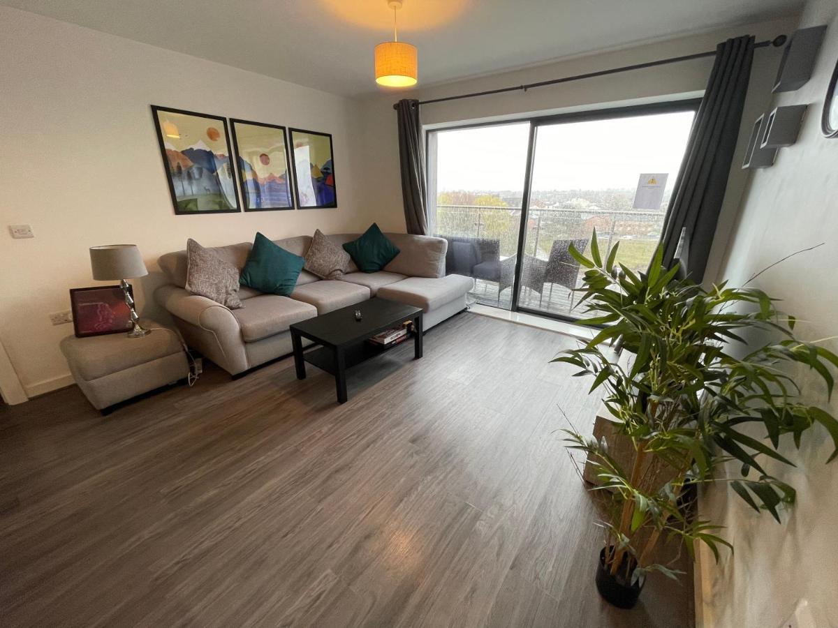 Balcony Marina Apartment With City Skyline Views - Free Secure Parking แมนเชสเตอร์ ภายนอก รูปภาพ