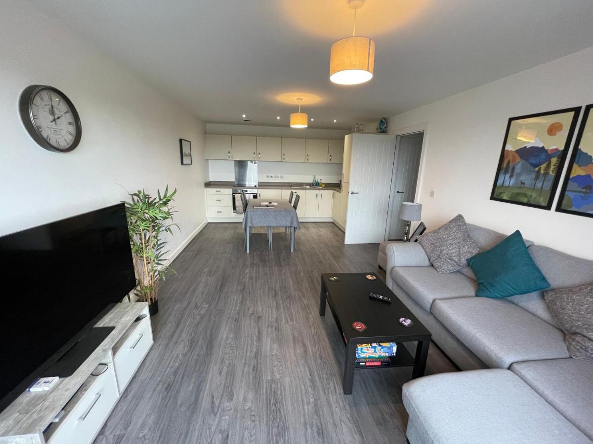 Balcony Marina Apartment With City Skyline Views - Free Secure Parking แมนเชสเตอร์ ภายนอก รูปภาพ